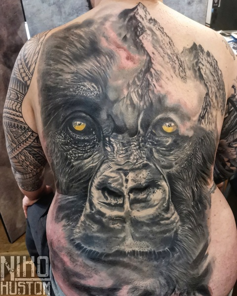 Tatouage réaliste gorille