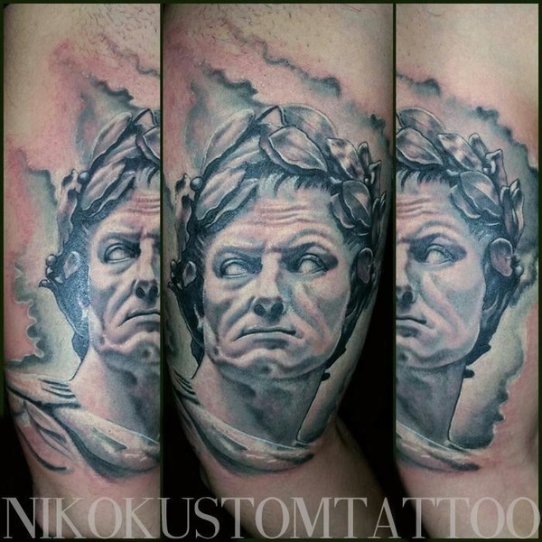 Tatouage réaliste romain César