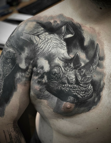 Tatouage réaliste rhinocéros