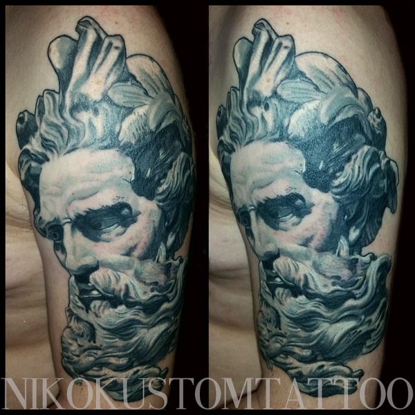 Tatouage réaliste mythologie grecque Poséidon