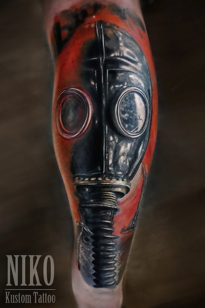 tatouage réaliste masque a gaz