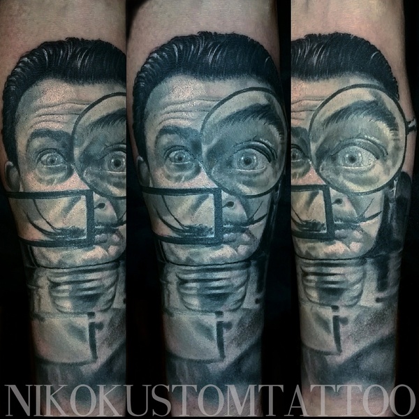 Tatouage réaliste portrait Salvador Dalí
