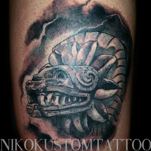 Tatouage réaliste aztèque