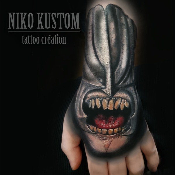 Tatouage réaliste sauron seigneur des anneaux