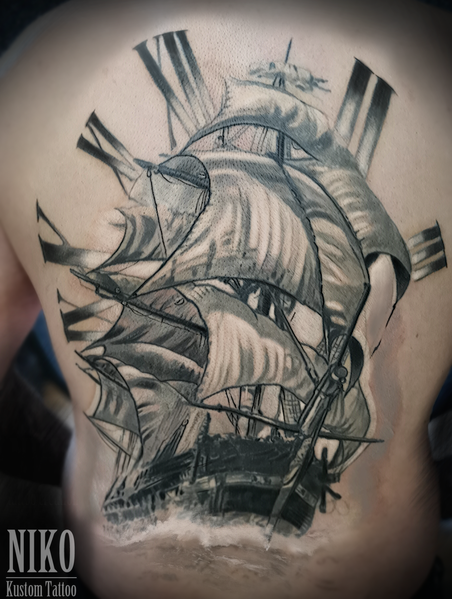 Tatouage réaliste voilier