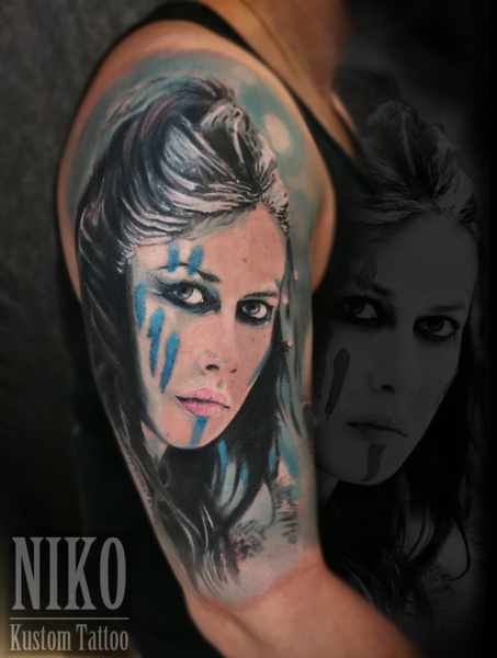 Tatouage réaliste viking portrait valkyrie