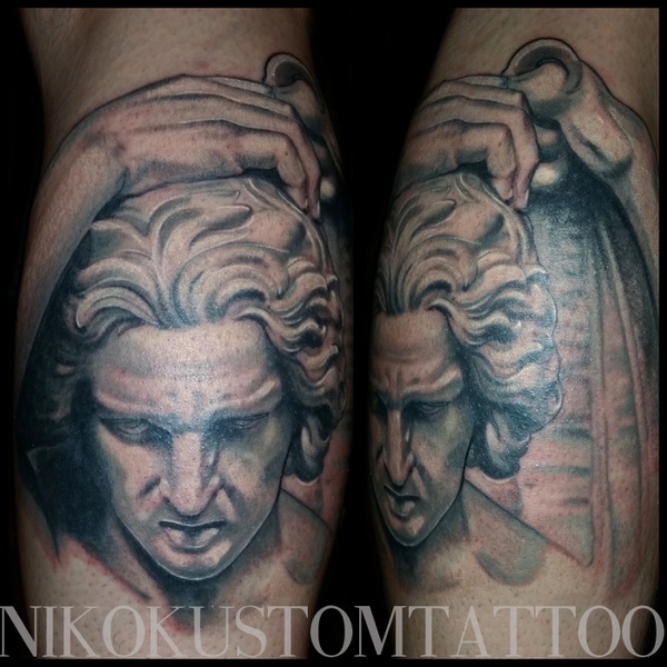 Tatouage réaliste religion lucifer