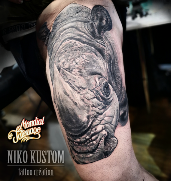 tatouage réaliste rhinocéros