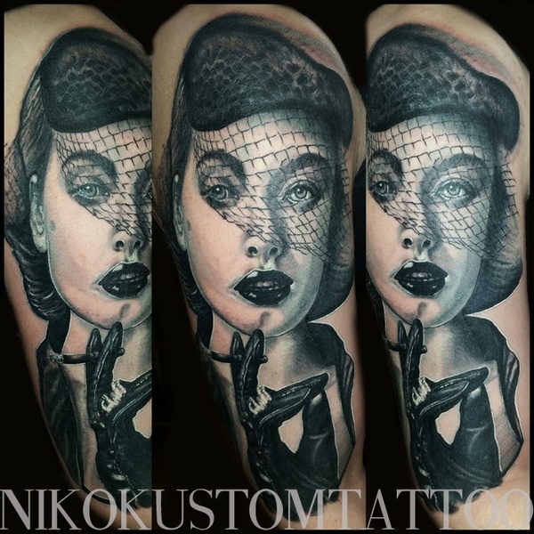 Tatouage réaliste portait femme