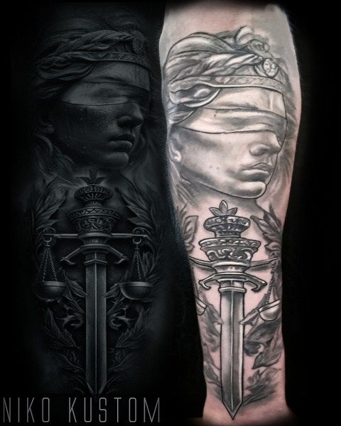Tatouage réaliste justice portrait