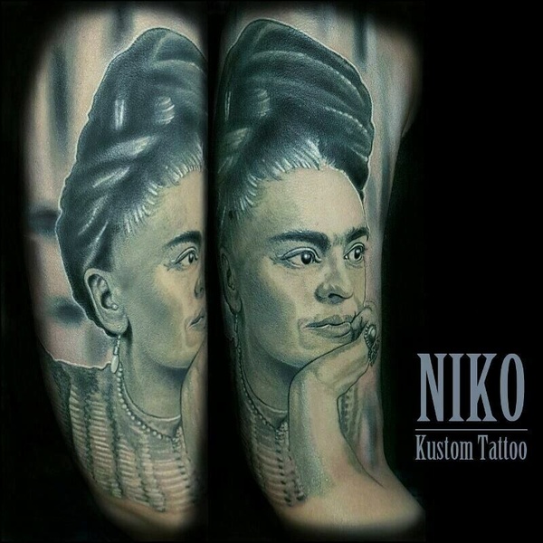 Tatouage réaliste portrait frida kahlo