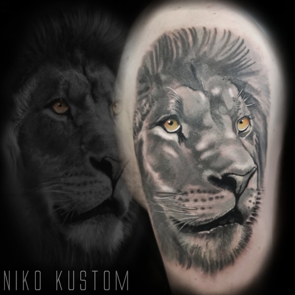 Tatouage lion réaliste portrait animalier tattoo