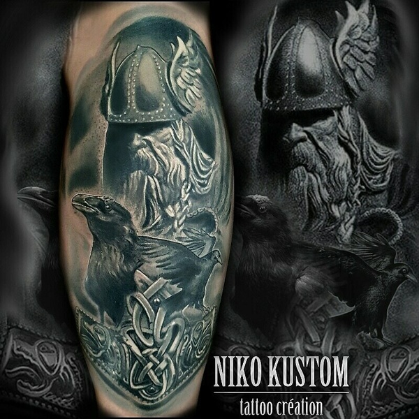 Tatouage réaliste mythologie viking nordique odin
