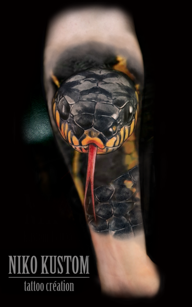 Tatouage réaliste serpent