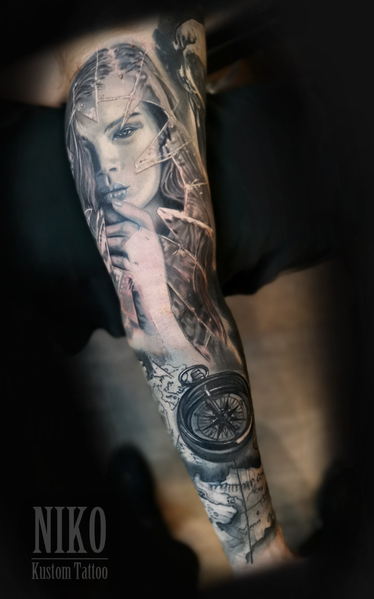 Tatouage réaliste portrait femme